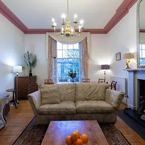 Apartment 5-bedroom Flat, Edinburgh